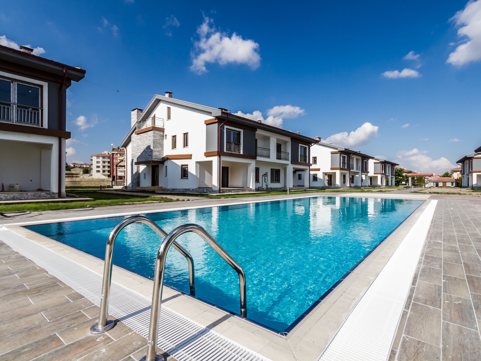 Community pool